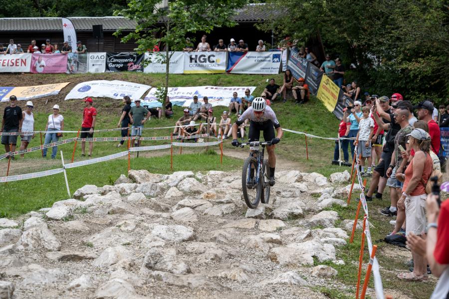 Campione Svizzero 2024
1º posto Campionati Svizzeri - CIC Swiss Bike Cup XCO - Echallens (Svizzera) - foto by @Armin M. Küstenbrück