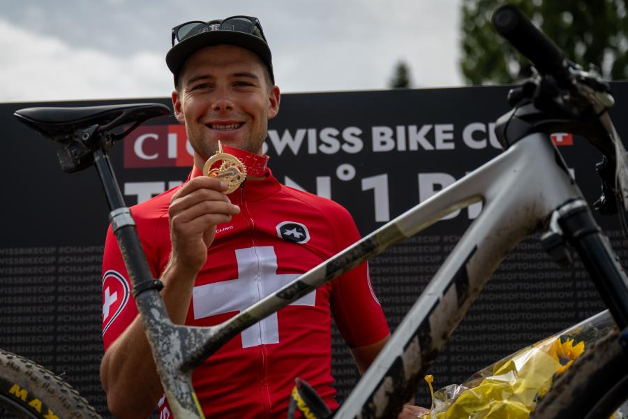 Campione Svizzero 2024
1º posto Campionati Svizzeri - CIC Swiss Bike Cup XCO - Echallens (Svizzera) - foto by @Armin M. Küstenbrück