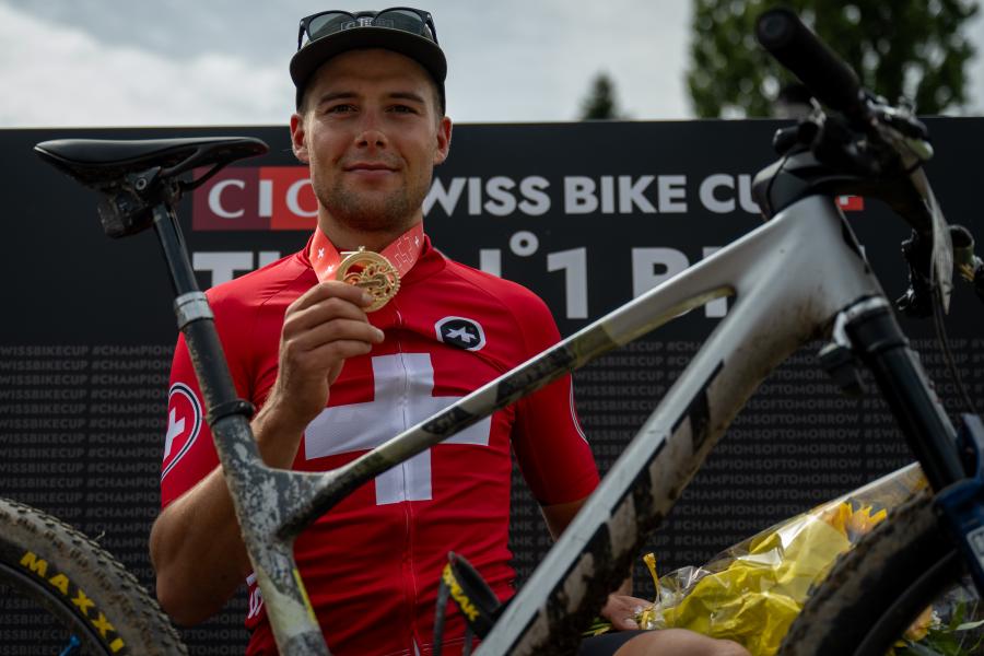 Campione Svizzero 2024
1º posto Campionati Svizzeri - CIC Swiss Bike Cup XCO - Echallens (Svizzera) - foto by @Armin M. Küstenbrück